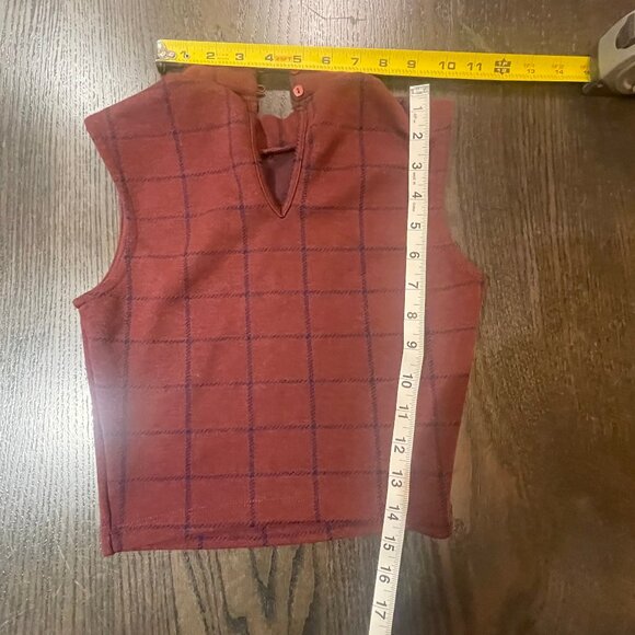 Hollister Women's rust sleeveless pullover v neck sweater size XS pre owned - Picture 2 of 4